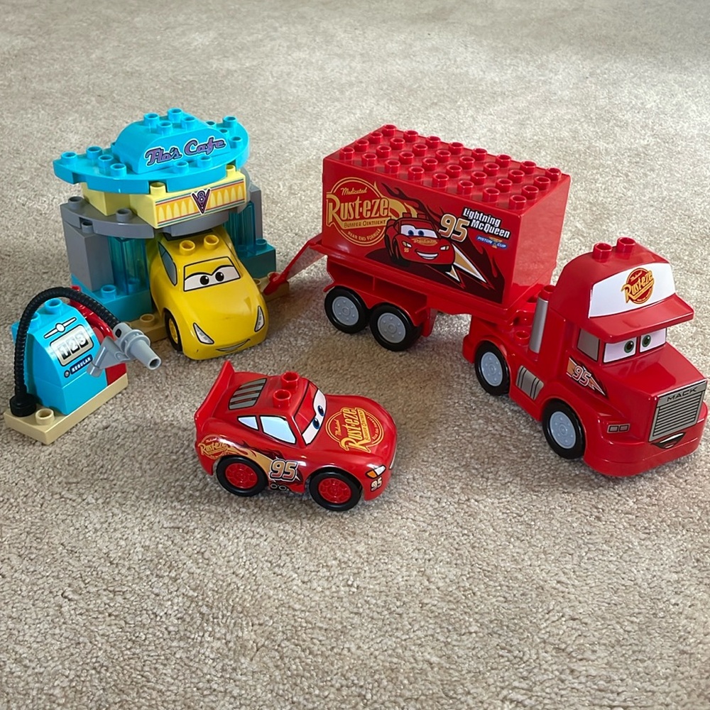 Lego Duplo: Cars Flo’s Cafe Pixar